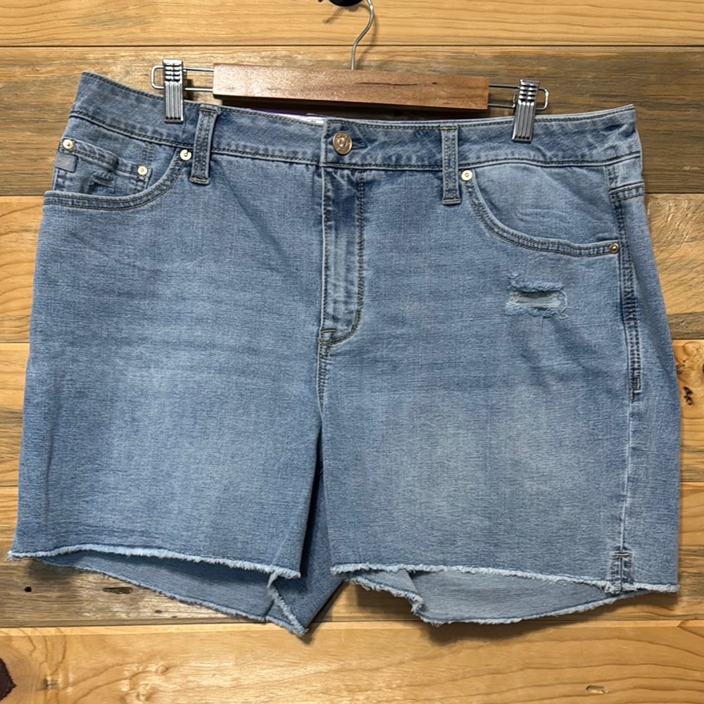 Seven7 Women's Light Blue Weekend Short Jean‎ Shorts for Women Size: 16